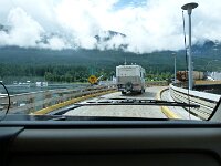 mit einer Fähre . . .