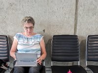 Zwei warten aufs Boarding